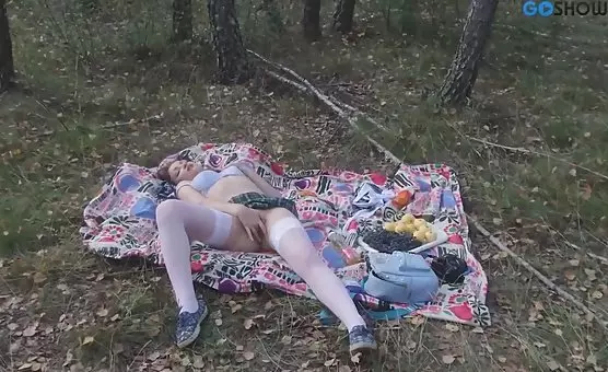 Eager Girl Fingering Outdoor Solo Playtime